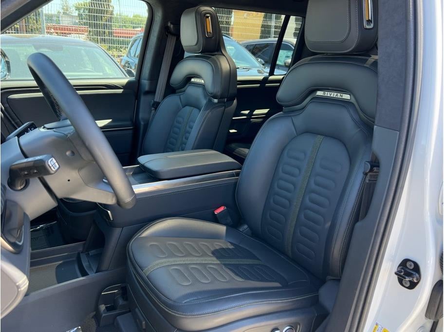 2024 Rivian R1S Quad Large Sport Utility 4D