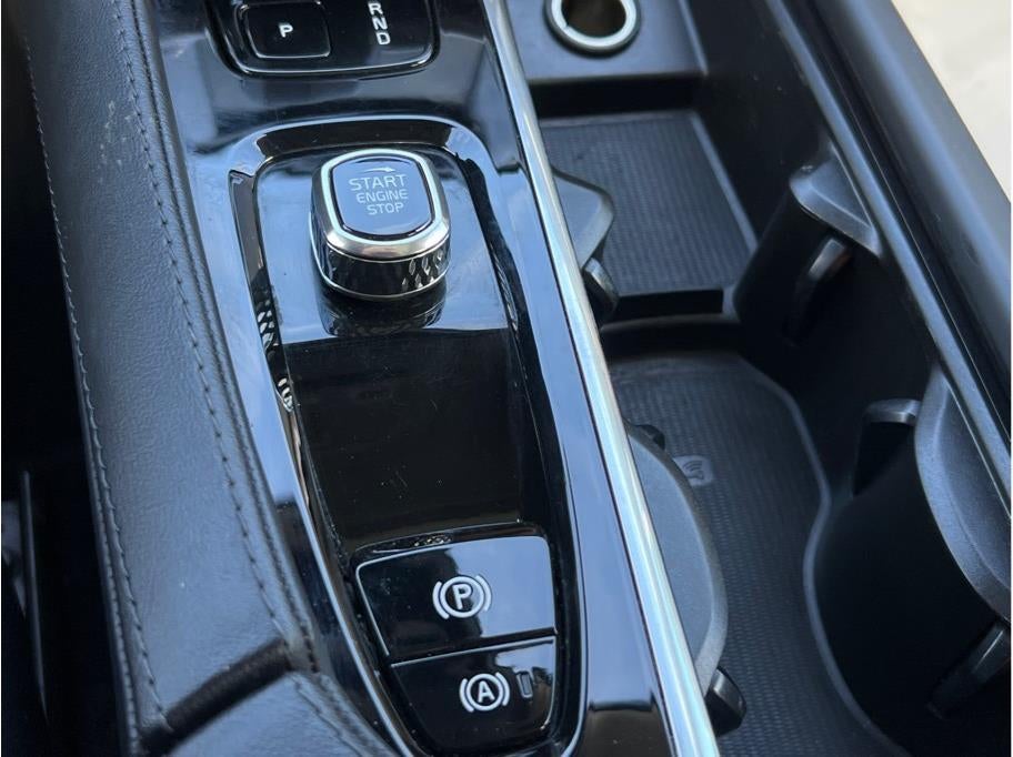 2023 Volvo XC90 B6 Plus Bright Theme Sport Utility 4D