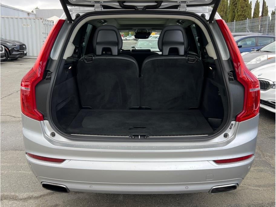 2016 Volvo XC90 T6 Momentum Sport Utility 4D