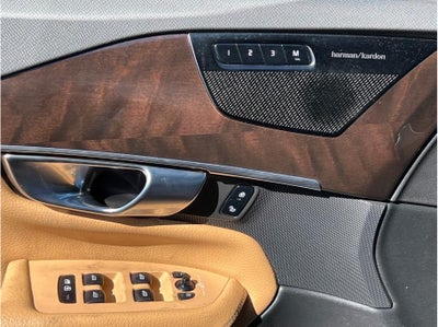2019 Volvo XC90 T8 Momentum Sport Utility 4D