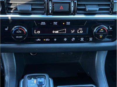 2022 Nissan Pathfinder SV Sport Utility 4D