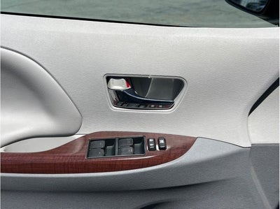 2014 Toyota Sienna XLE Minivan 4D