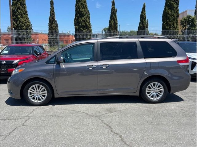 2014 Toyota Sienna XLE Minivan 4D