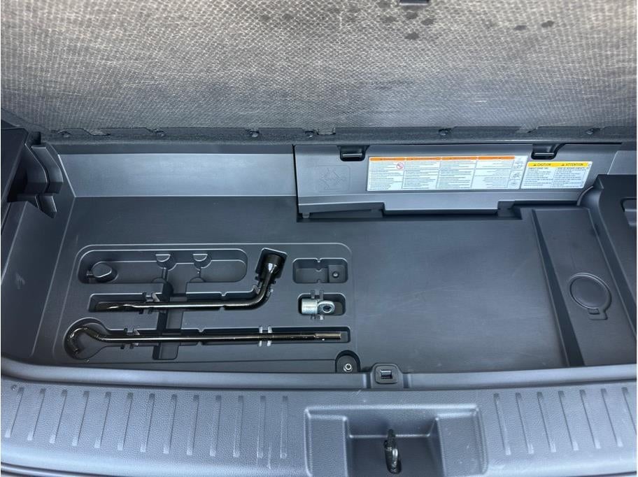 2021 Toyota Highlander XLE Sport Utility 4D